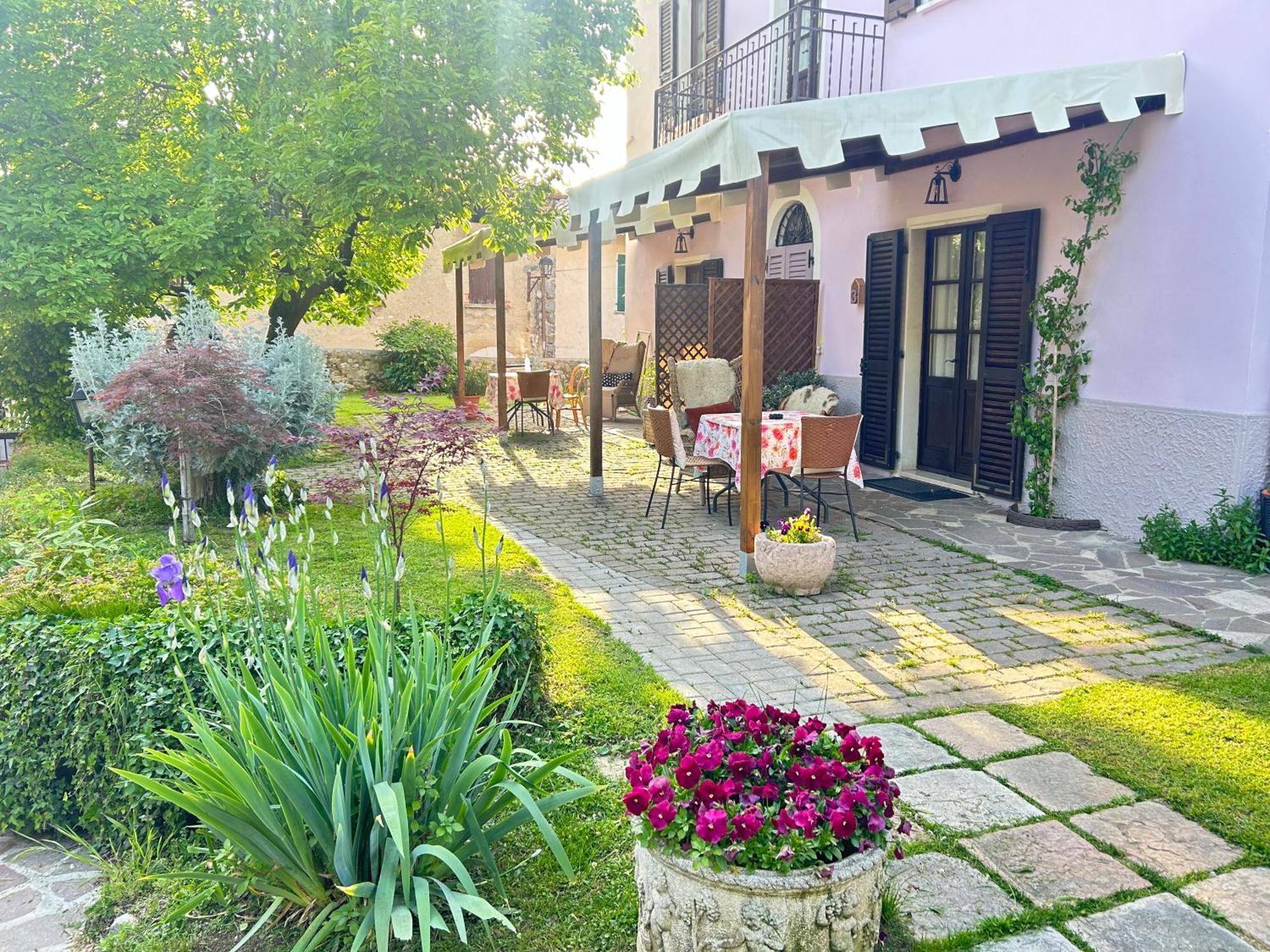 La Casa Di Campagna Sul Garda Puegnago Eksteriør billede