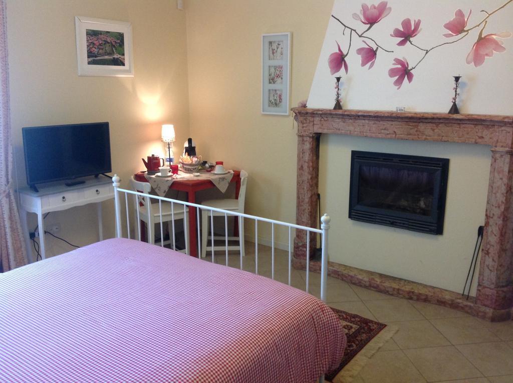 La Casa Di Campagna Sul Garda Puegnago Eksteriør billede